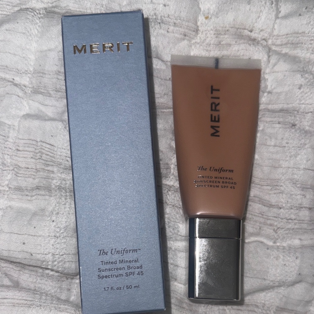 MERIT The Uniform Tinted Mineral SPF 45 - shade 22